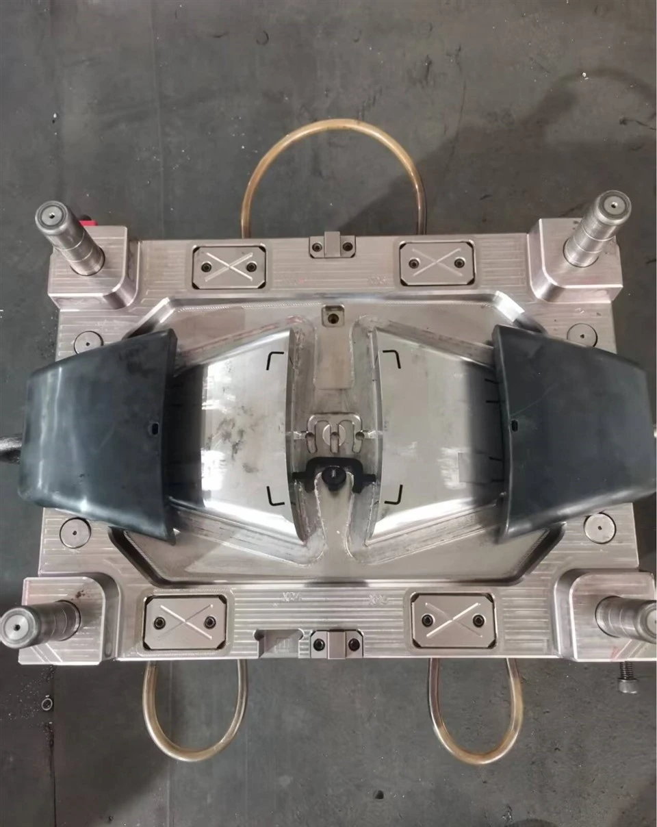Left And Right Front Wheel Cover Wind Deflector Mould factory Left And Right Front Wheel Cover Wind Deflector Mould factory