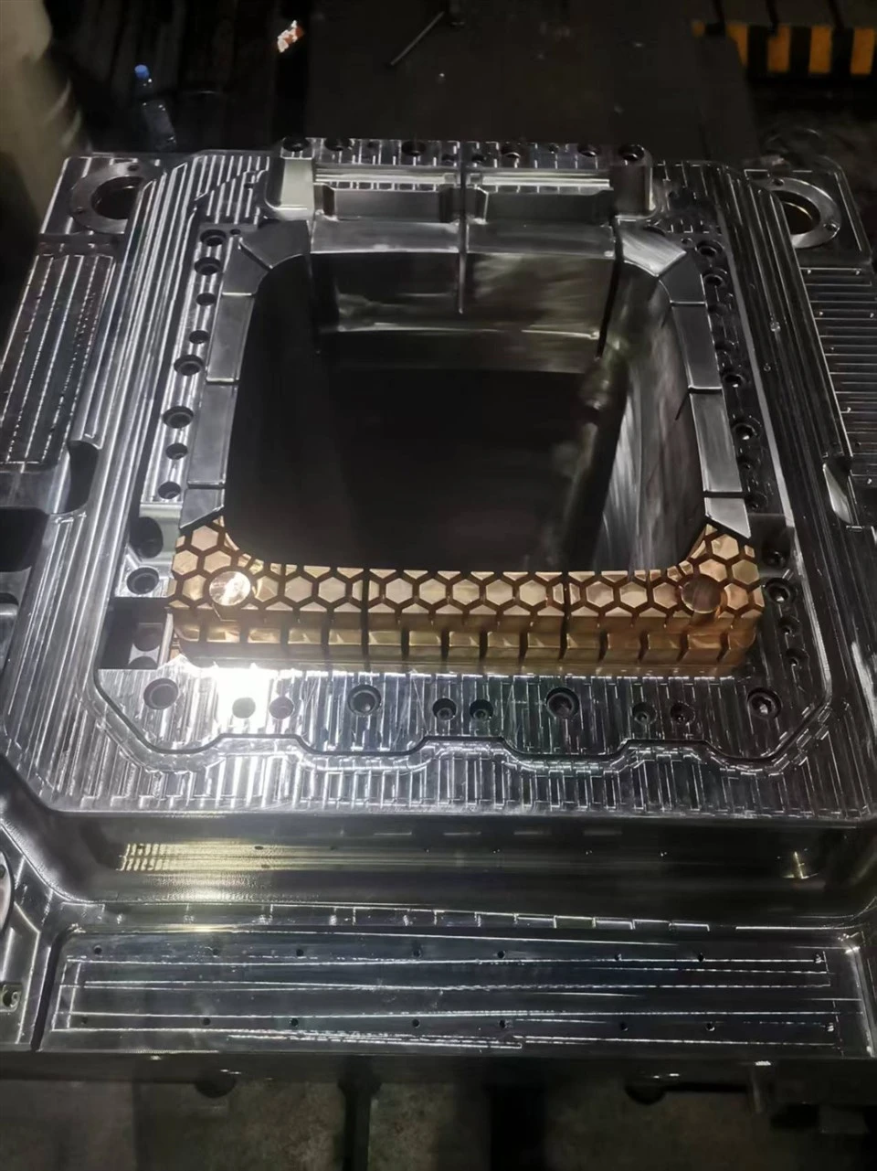 Plastic Trash Can Mold suppliers Plastic Trash Can Mold suppliers