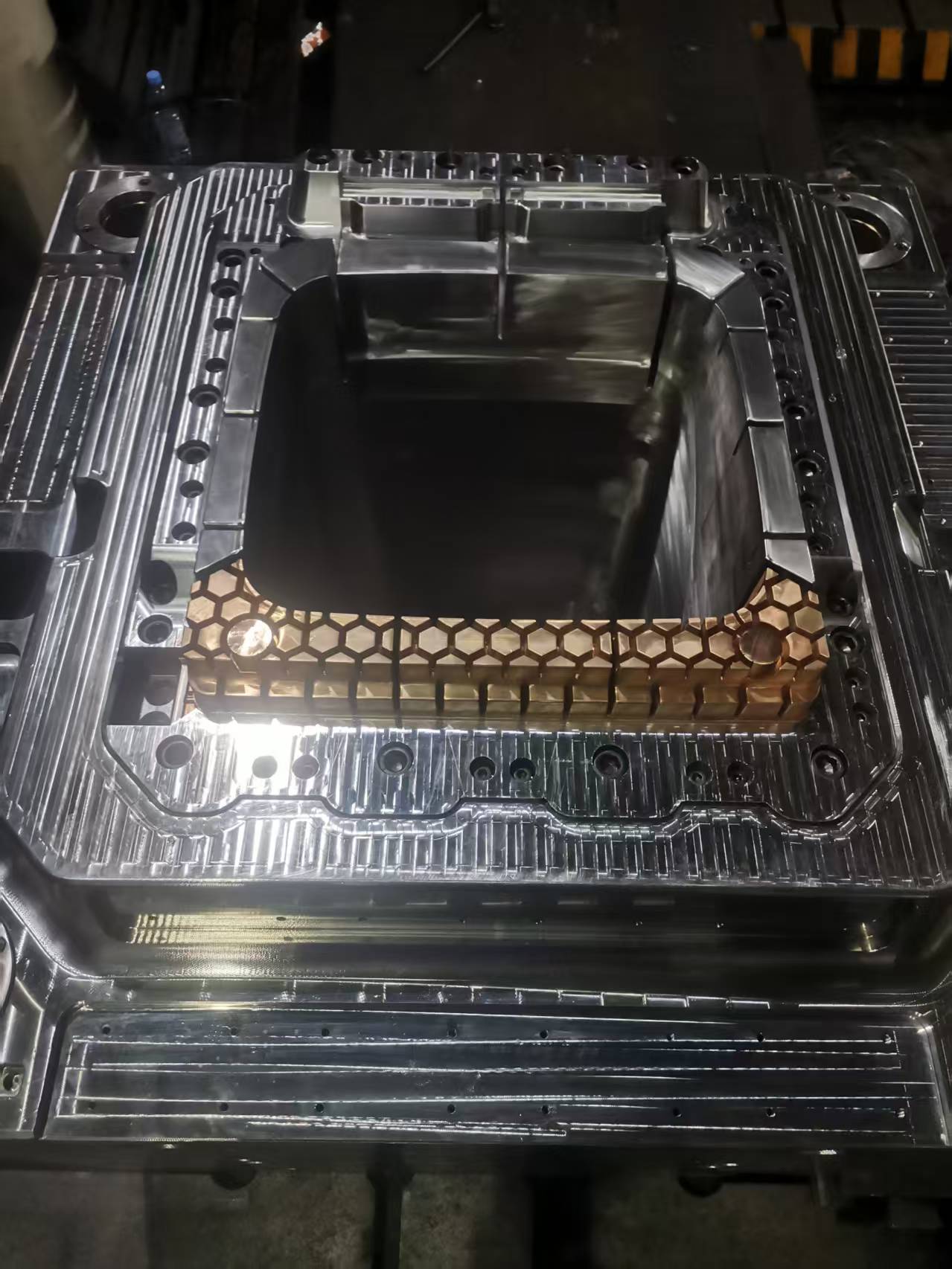 Trash can mold 1